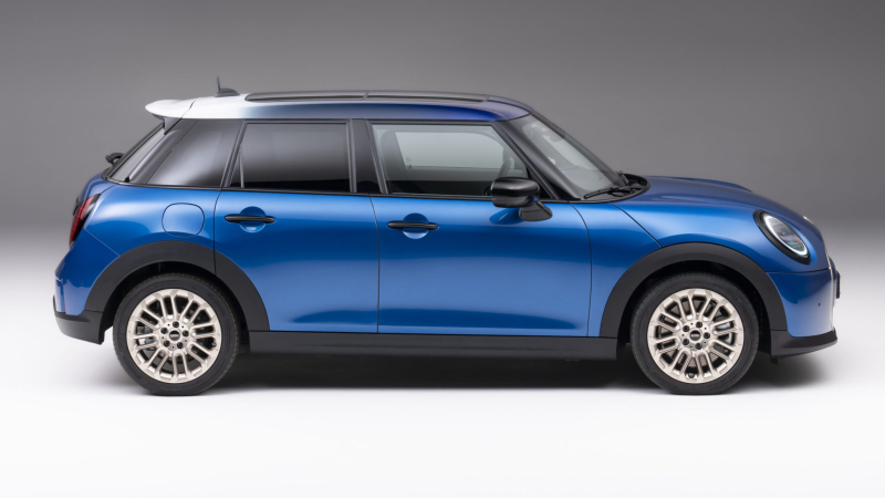 Представлен новый пятидверный Mini Cooper. Чем он интересен