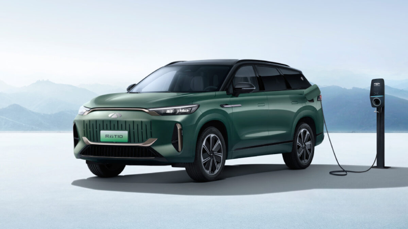 Chery выпустила гибридный кроссовер Fulwin T10 с рекордным запасом хода. Сколько он стоит