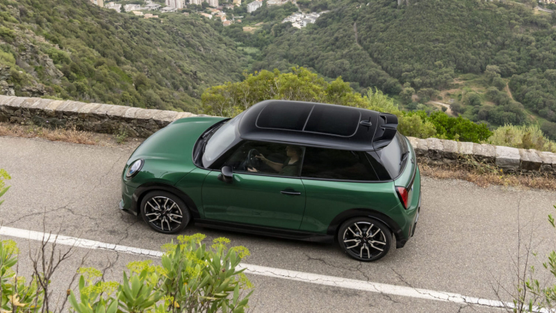 Представлен MINI Cooper S в исполнении John Cooper Works Trim. Чем он интересен