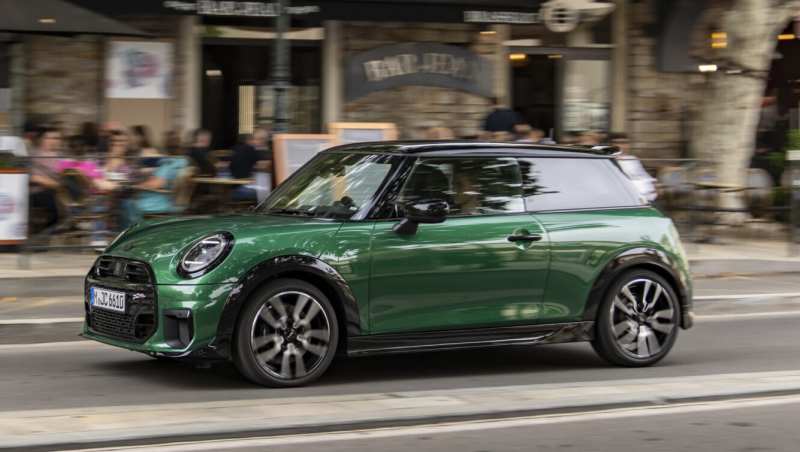 Представлен MINI Cooper S в исполнении John Cooper Works Trim. Чем он интересен