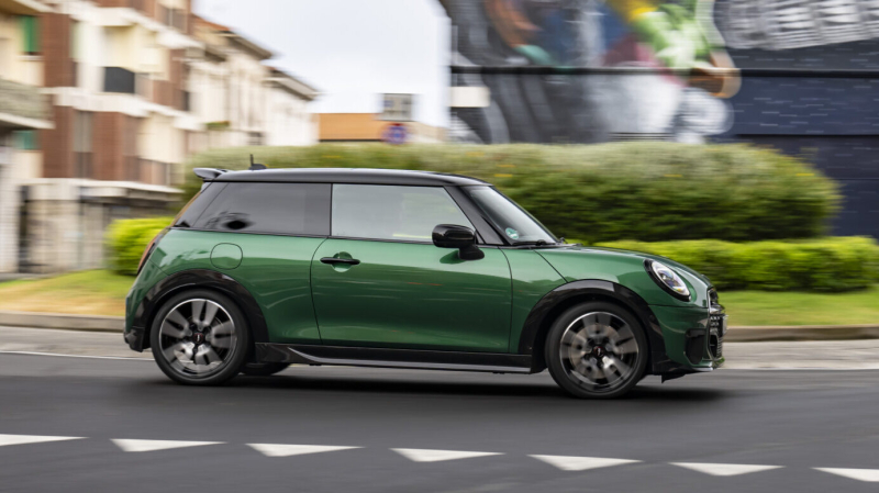 Представлен MINI Cooper S в исполнении John Cooper Works Trim. Чем он интересен