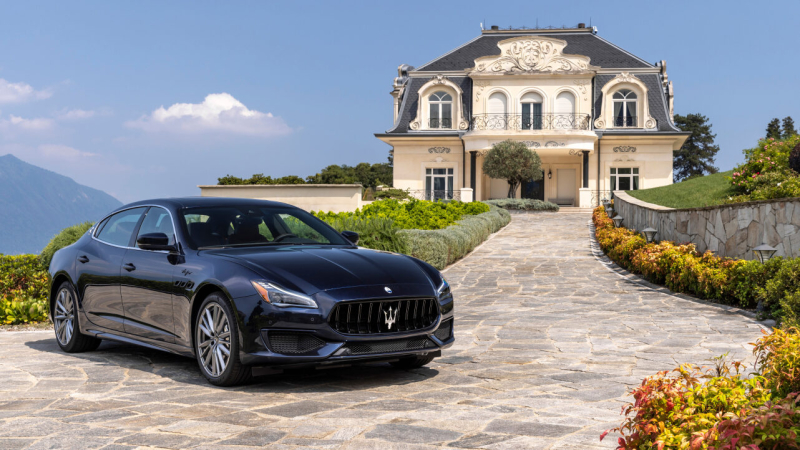 Maserati представила эксклюзивные Quattroporte Grand Finale и MC20 Iris. Чем они интересны