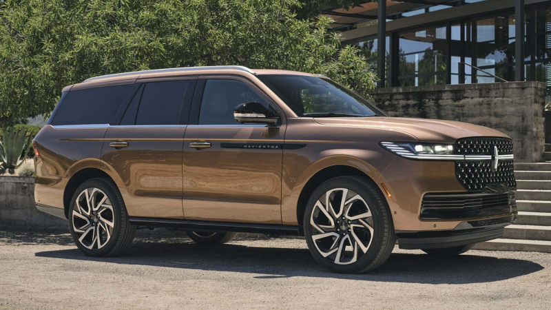 Представлен новый Lincoln Navigator с гигантским дисплеем и старым мотором